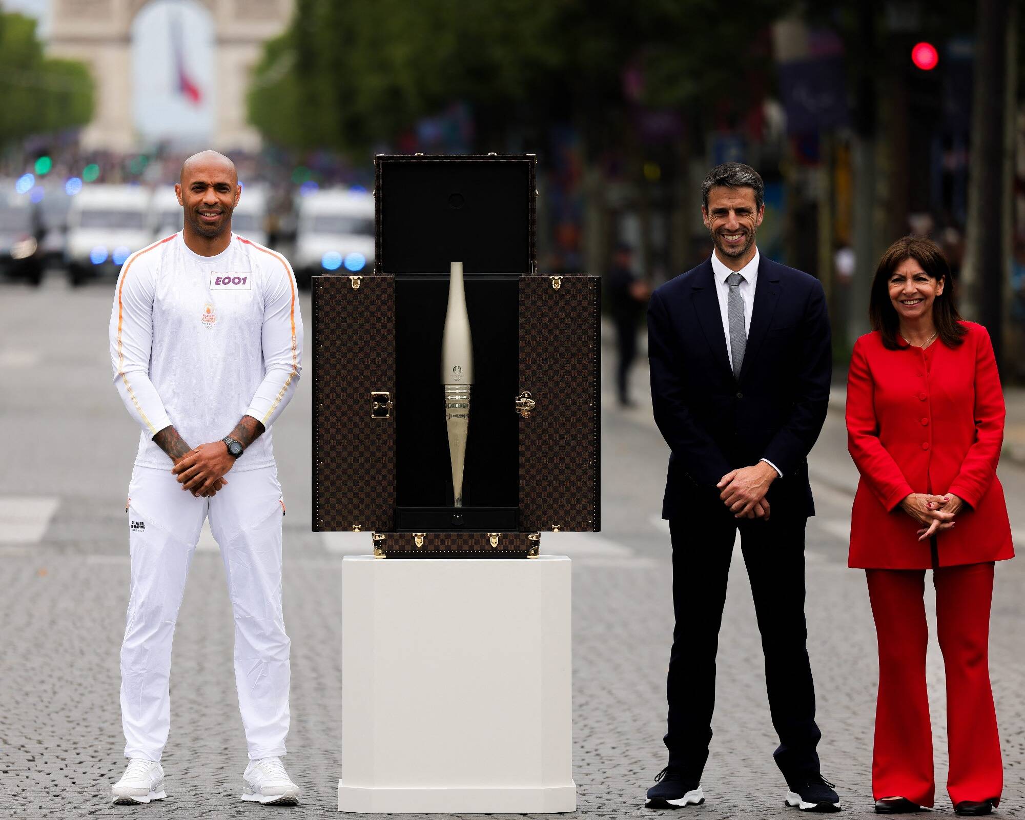 Hidalgo et Estanguet plongent dans la Seine pour l'exemple, in extremis avant les JO