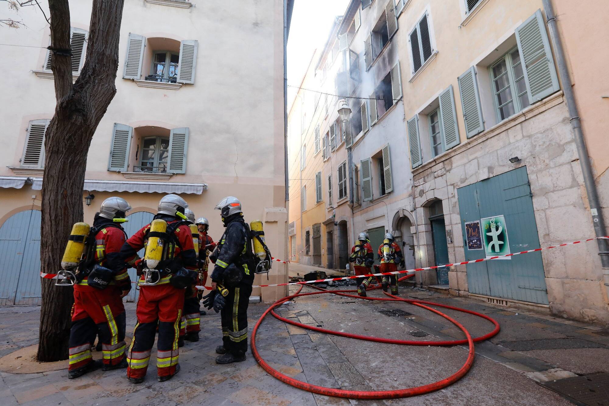 Fire Breaks Out in Four-Story Apartment Building on Rue Bon Pasteur