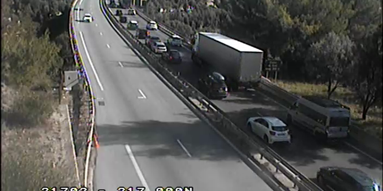 Le trafic fortement ralenti sur l'A8 dans le sens France-Italie: l'entrée de Roquebrune momentanément interdit