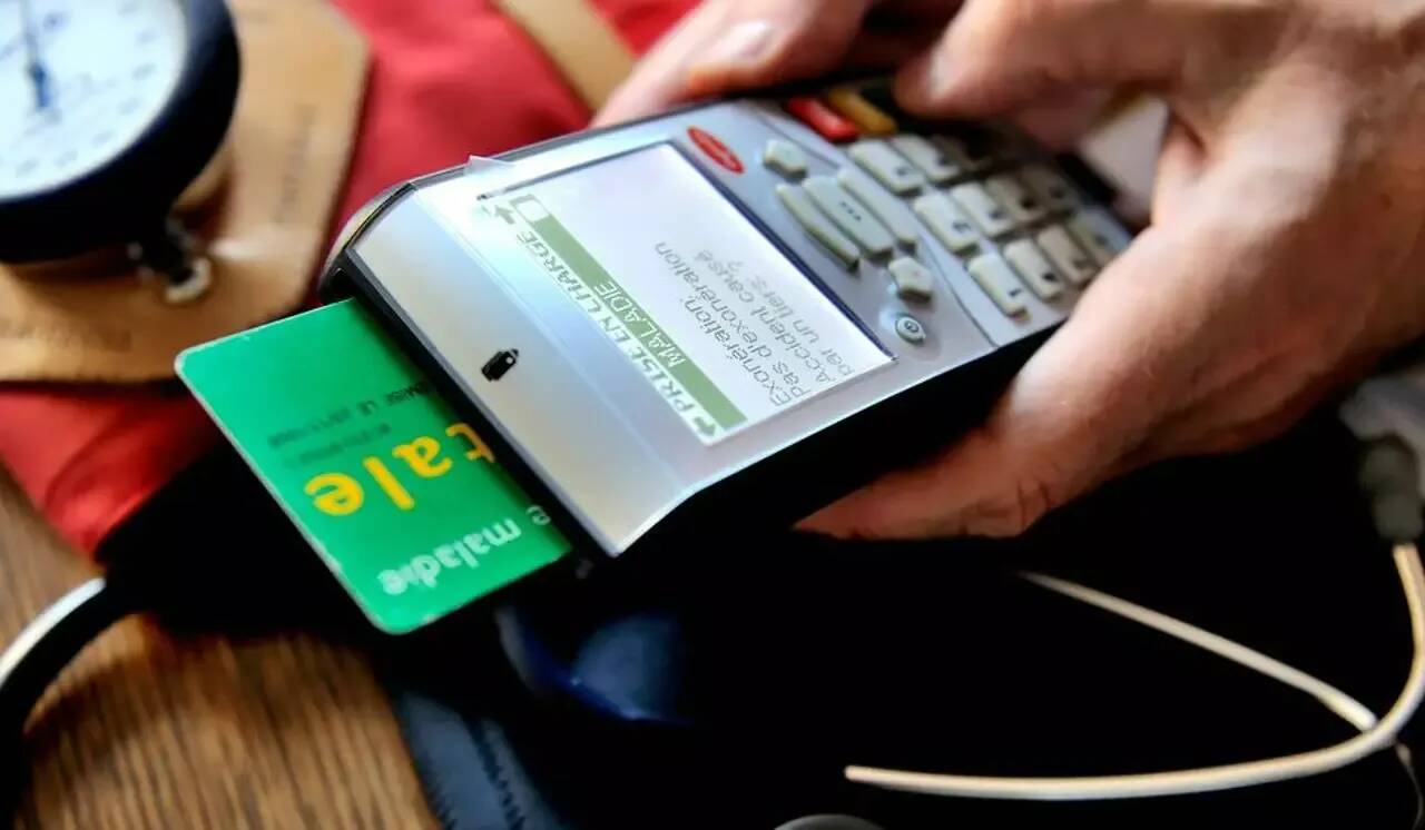 Complémentaires santé: Que Choisir dénonce une hausse de 10% en 2024, jusqu'à 30% selon les cas