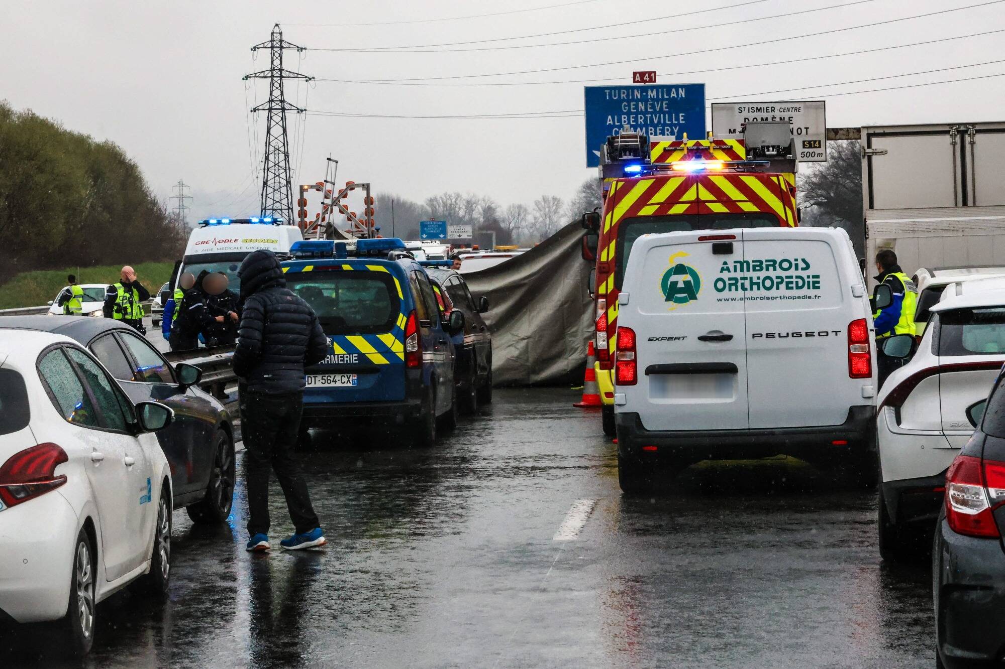 Fusillade sur l'autoroute: un ancien "parrain" de la mafia italo-grenobloise abattu, les tireurs en fuite