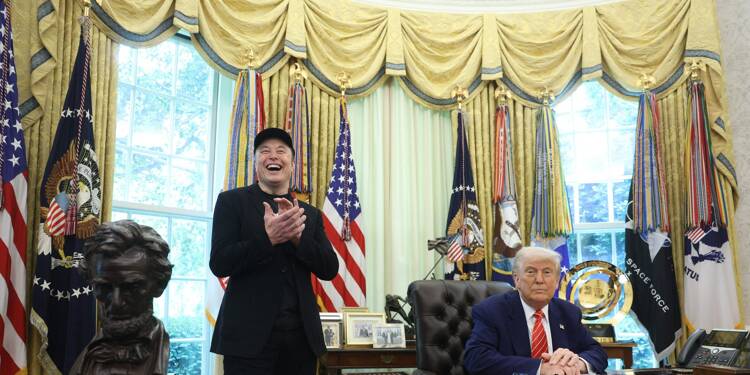 Arborant un oeil au beurre noir, Elon Musk plaisante avec Donald Trump sur la vidéo virale du couple Macron