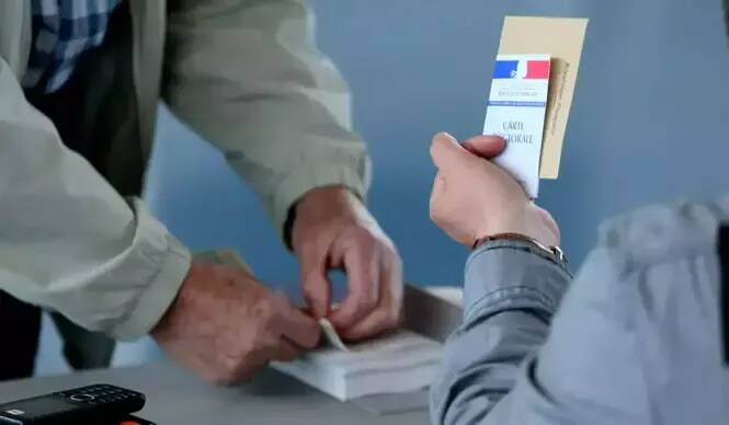 Législatives: le front républicain tente encore de se construire face au RN