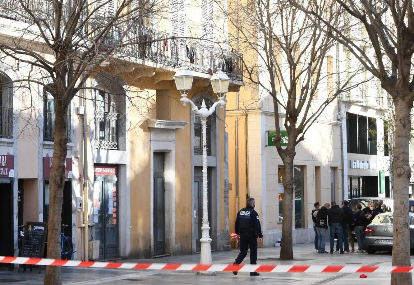 "Arrête, arrête, fais pas ça": les voisins ont tout entendu, ils sont encore sous le choc de la décapitation d'un homme à Toulon