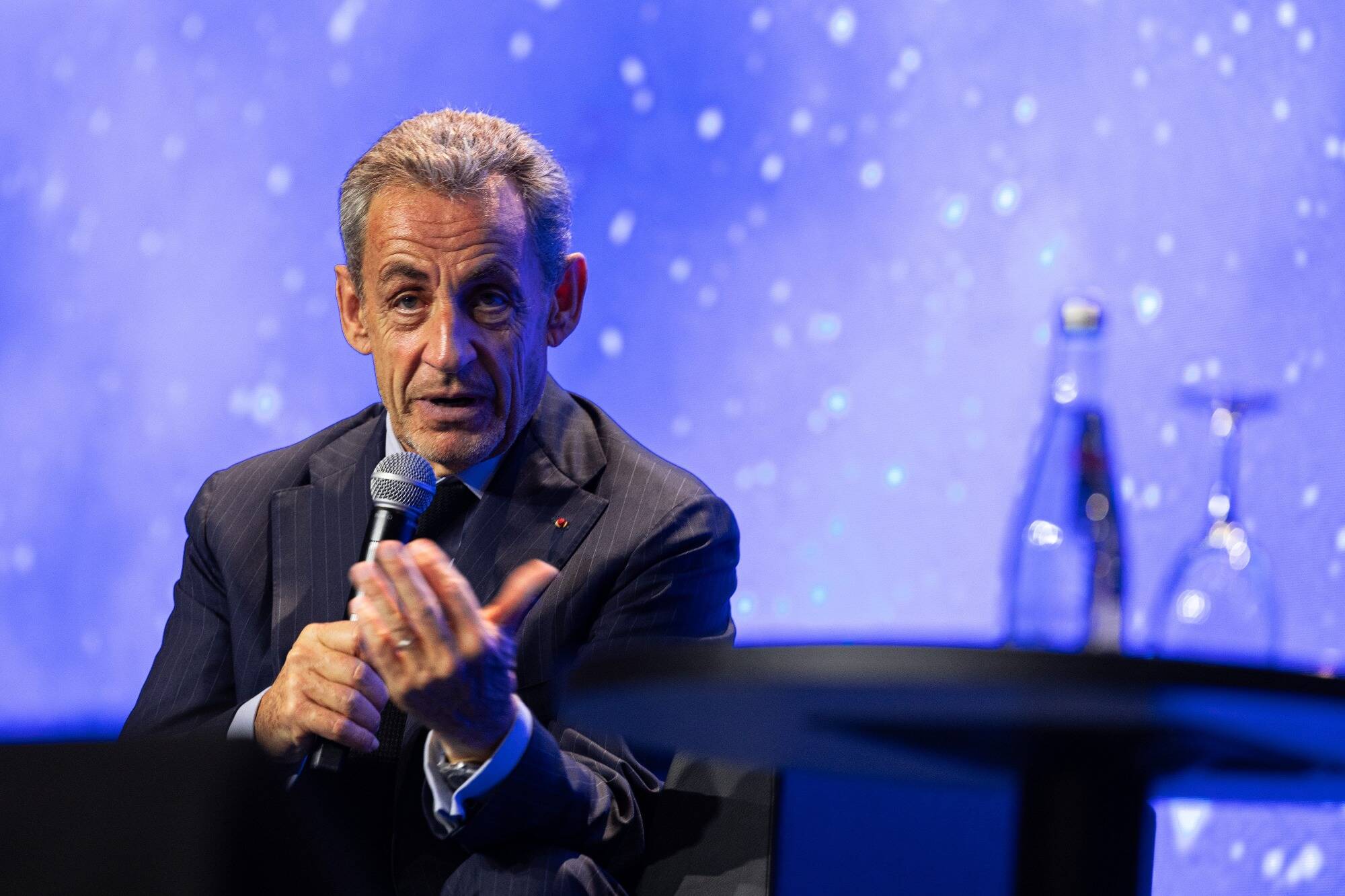 "24 heures par semaine, 6 mois de l'année": Nicolas Sarkozy taxé de "mépris" pour ses propos sur les professeurs des écoles aux "Rencontres de l'avenir" à Saint-Raphaël