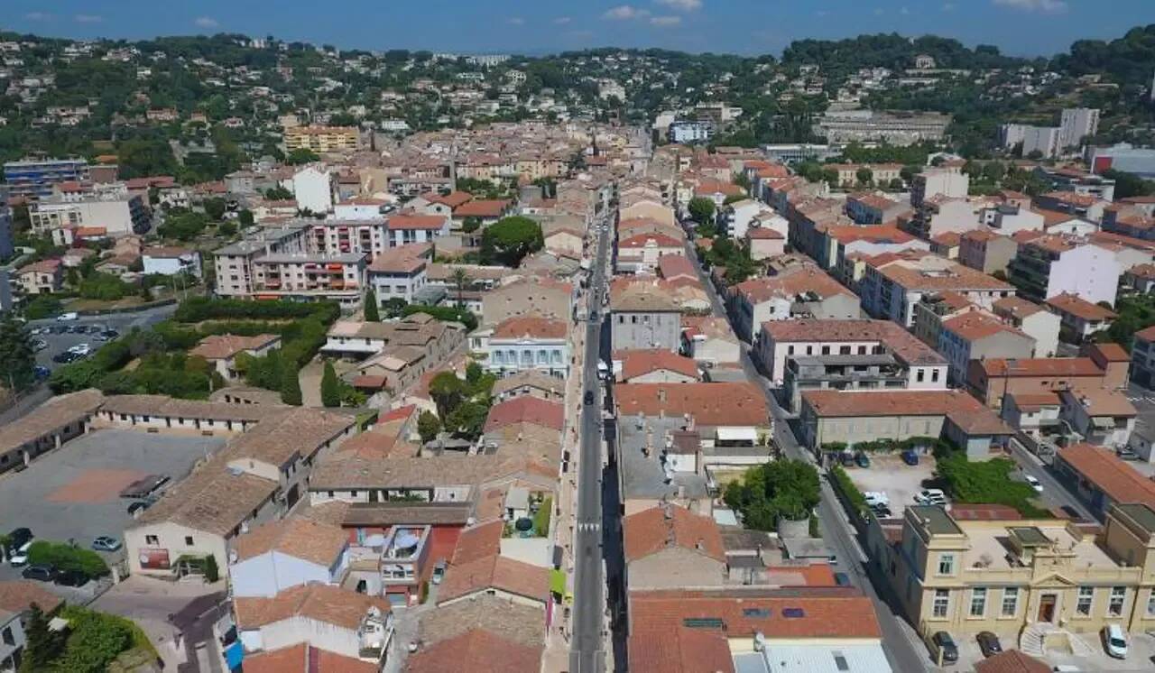 Canicule: les logements "bouilloires" touchent de plus en plus de Français, alerte un rapport