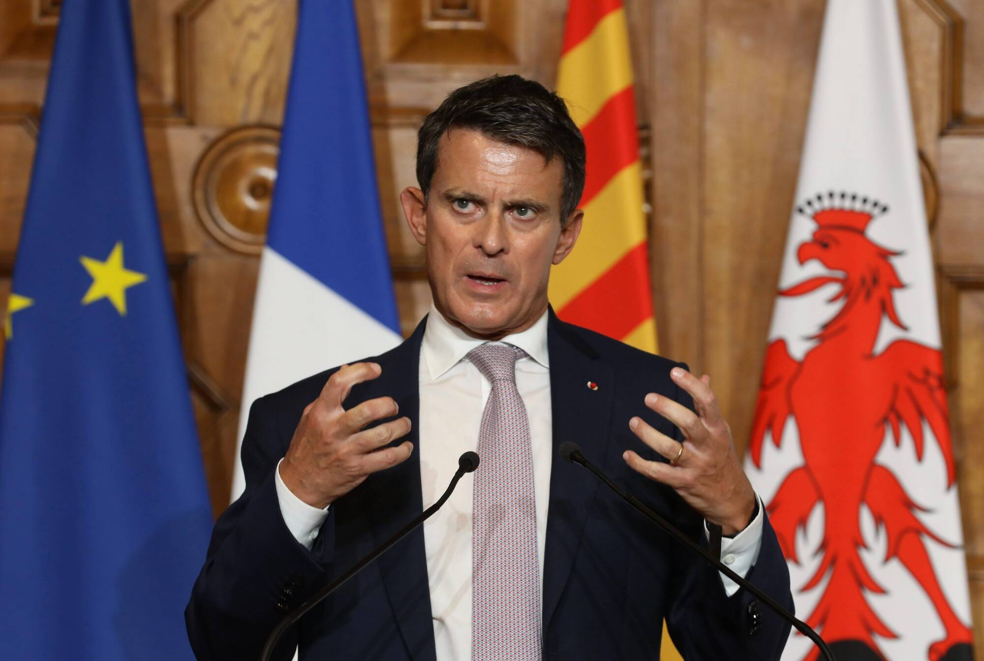 "Vous êtes pire qu'un étron": invité de France Inter, Manuel Valls étrillé par un auditeur en direct à la radio