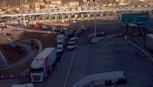 L'autoroute A8 coupée plus de deux heures ce mercredi en fin d'après-midi entre l'Italie et la France