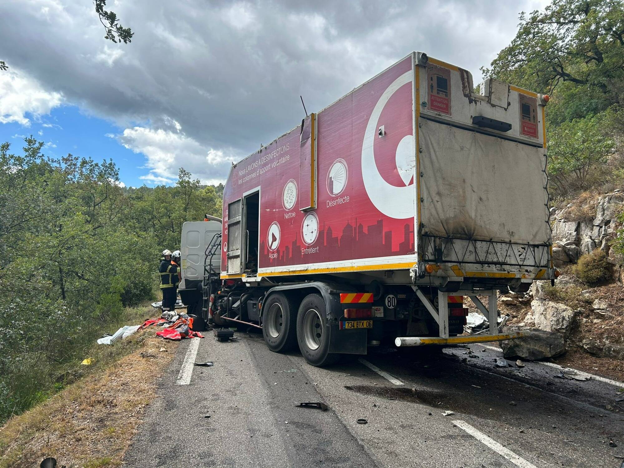 Deux blessés dans un accident de poids lourd à gourdon, un important dispositif mobilisé