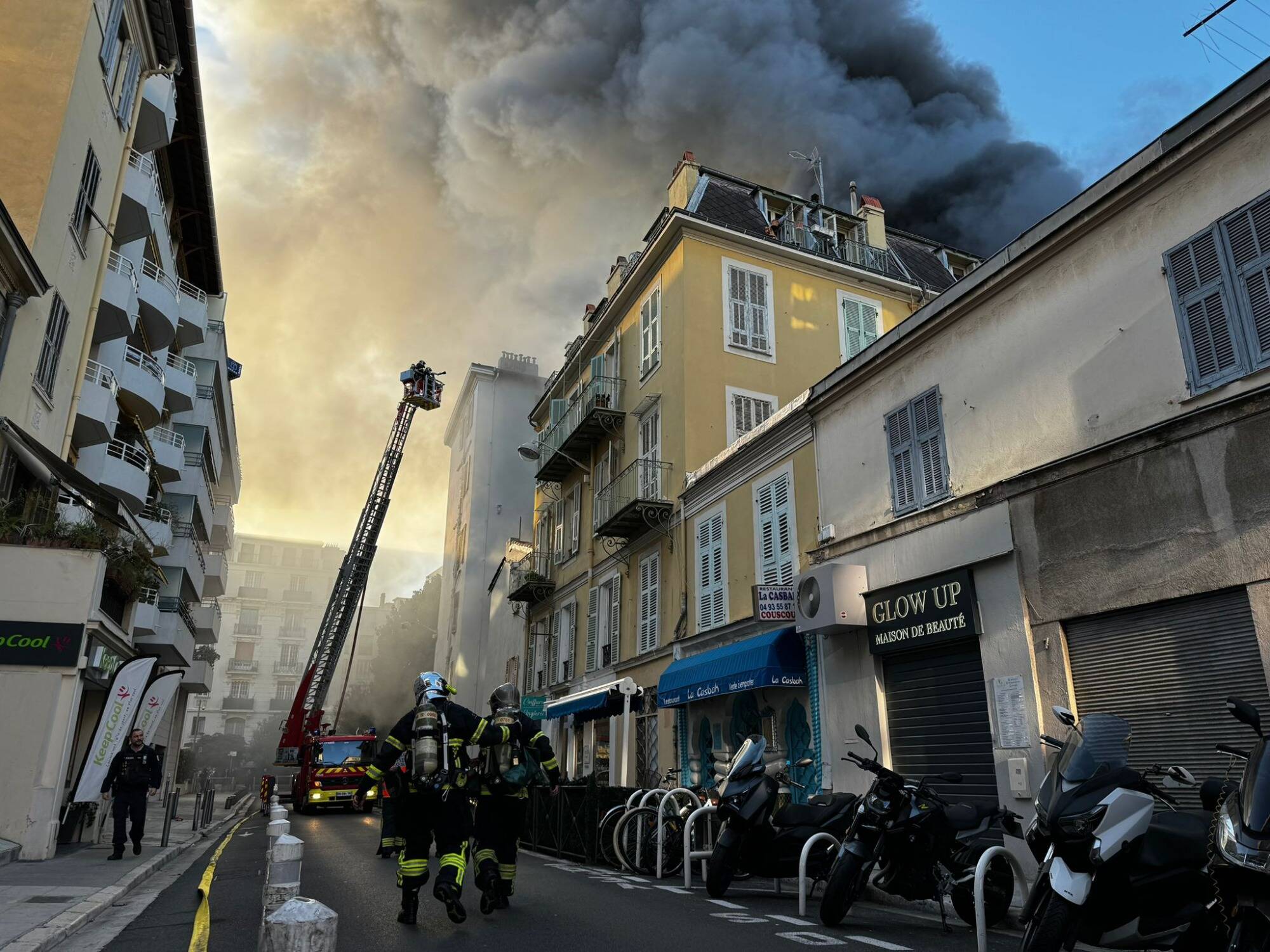 Plus de 60 sapeurs-pompiers mobilisés: ce que l'on sait du violent incendie qui a ravagé un restaurant tout juste ouvert à Nice