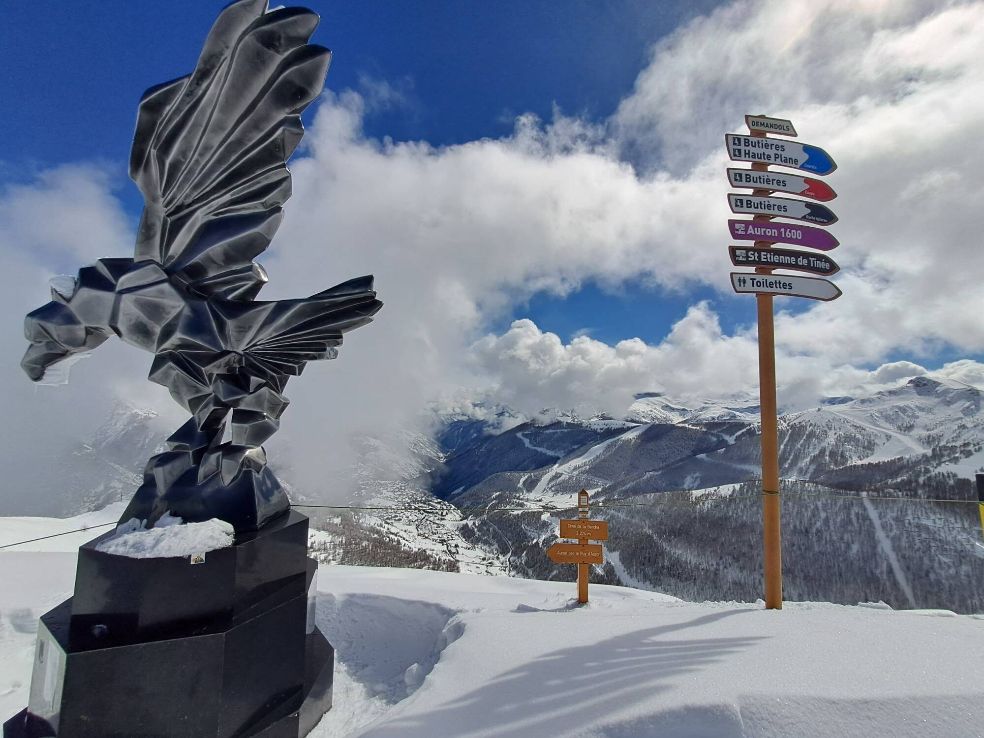 "Un paysage féerique", jusqu'à 2m50 de neige en haut des pistes... Un gros week-end s'annonce pour les stations des Alpes-Maritimes