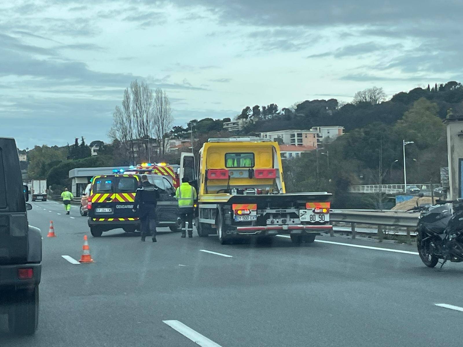 Un bouchon de 10 km en cours aux portes de Nice sur l'autoroute A8