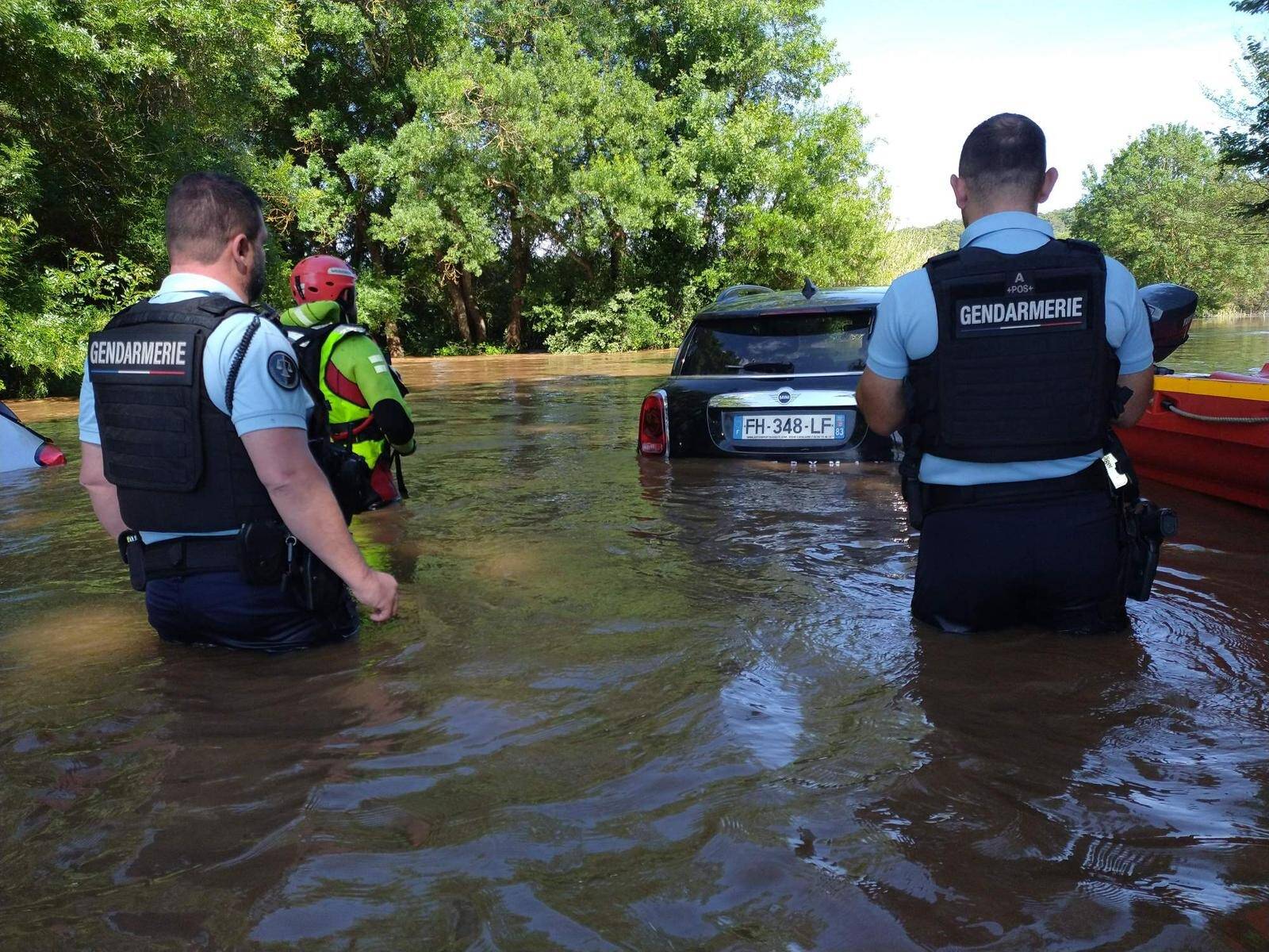 "Elle était au milieu de la rivière, pétrifiée et totalement trempée": les gendarmes qui ont sauvé une femme de la noyade à Vidauban racontent