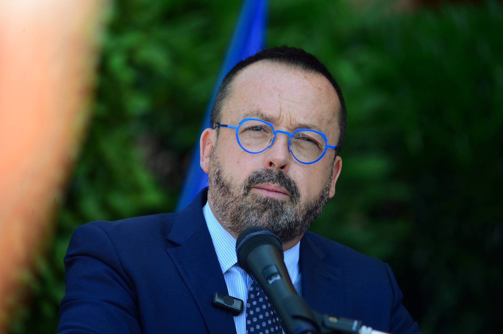 "Notre idée, ce n'est pas d'emmerder les Français": en visite dans le Var, le ministre chargé de la Santé revient sur l'interdiction de la cigarette