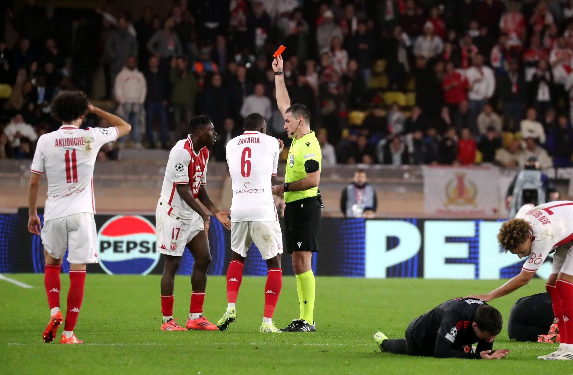 "On prend deux buts identiques à la fin": les regrets du Monégasque Denis Zakaria après la défaite face à Benfica mercredi soir (3-2)