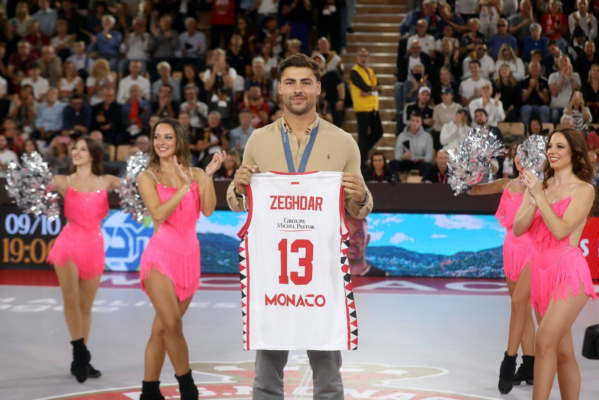 "J'aimerais voir Monaco gagner l'Euroligue": Antoine Zeghdar et quatre autres sportifs azuréens livrent leurs pronostics pour 2025