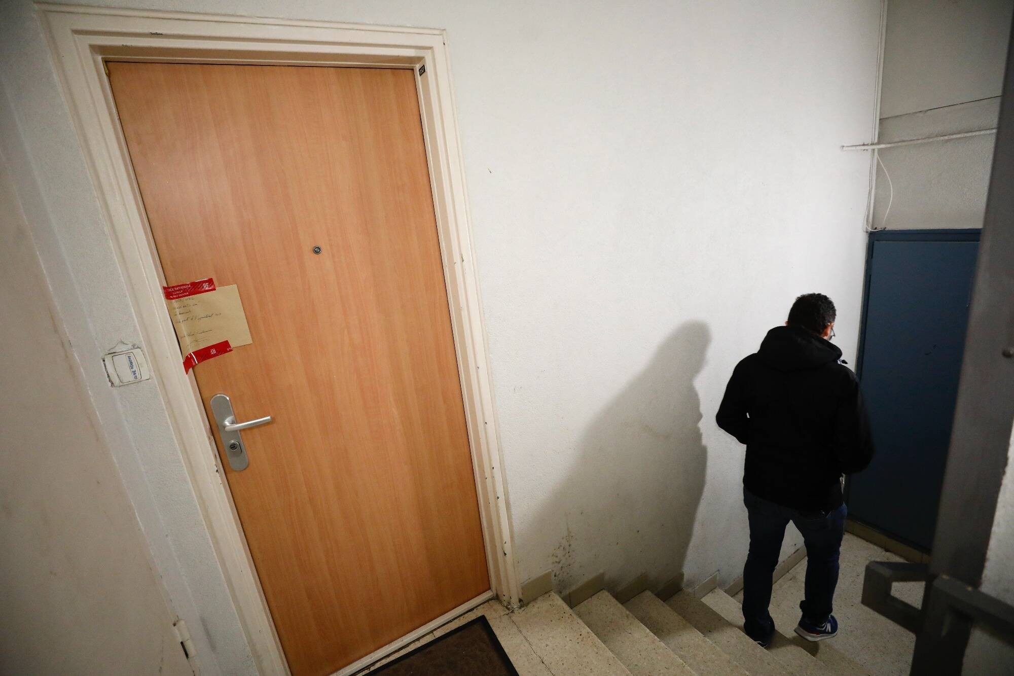 "J'ai cru qu'elle allait mourir": après la tentative de meurtre à Nice, la voisine qui a accueilli la victime témoigne