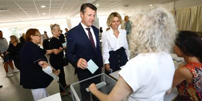 Législatives: Christian Estrosi a voté à Nice ce dimanche matin