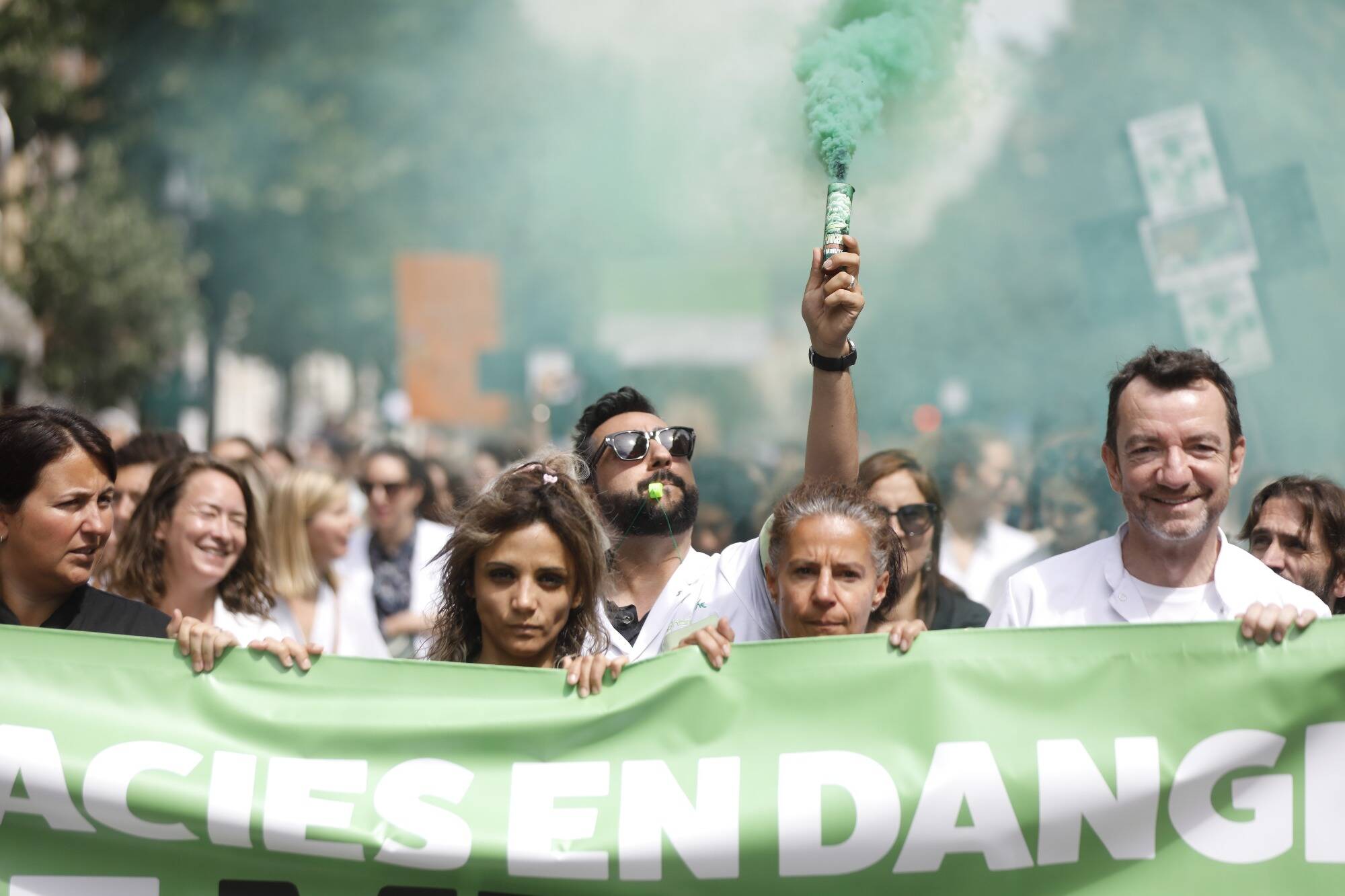 "On n'en peut plus": importante mobilisation des pharmaciens en grève dans le centre de Nice