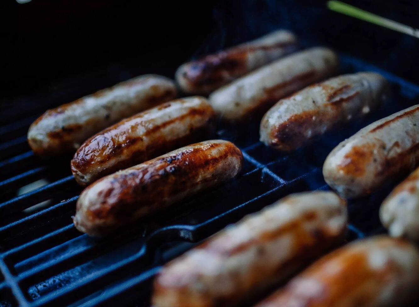 Carrefour, Leclerc, Super U, Intermarché... ces saucisses vendues dans toute la France sont impropres à la consommation