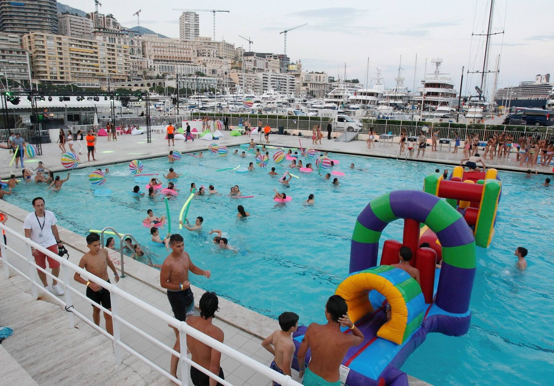 Le stade nautique Rainier-III se prépare pour la 8e Splash Party à Monaco