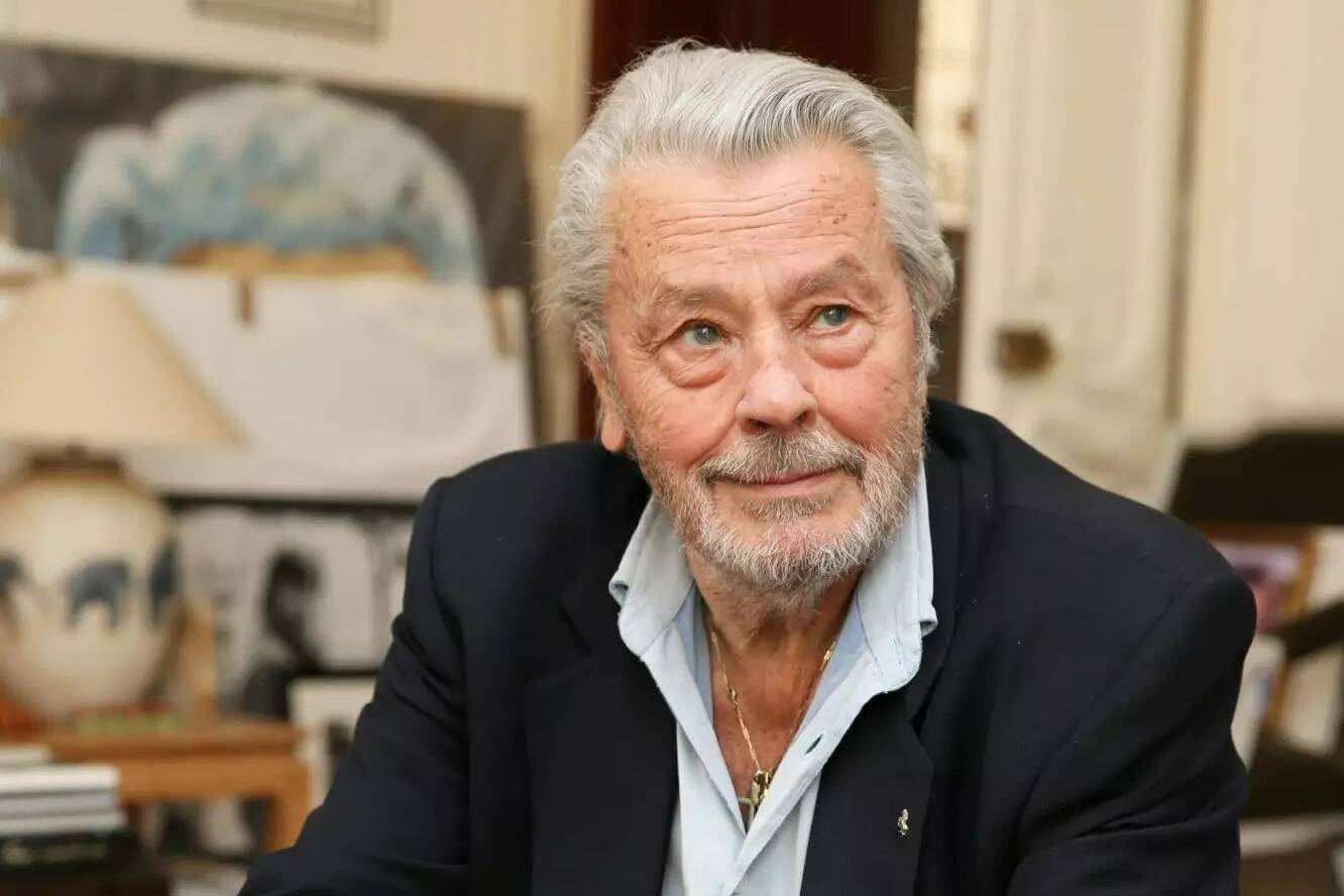 "Quand ça me fatigue, je vais dans ma campagne avec mes chiens, et j'emmerde tout le monde!": quand Alain Delon se confiait à Nice-Matin en 2019