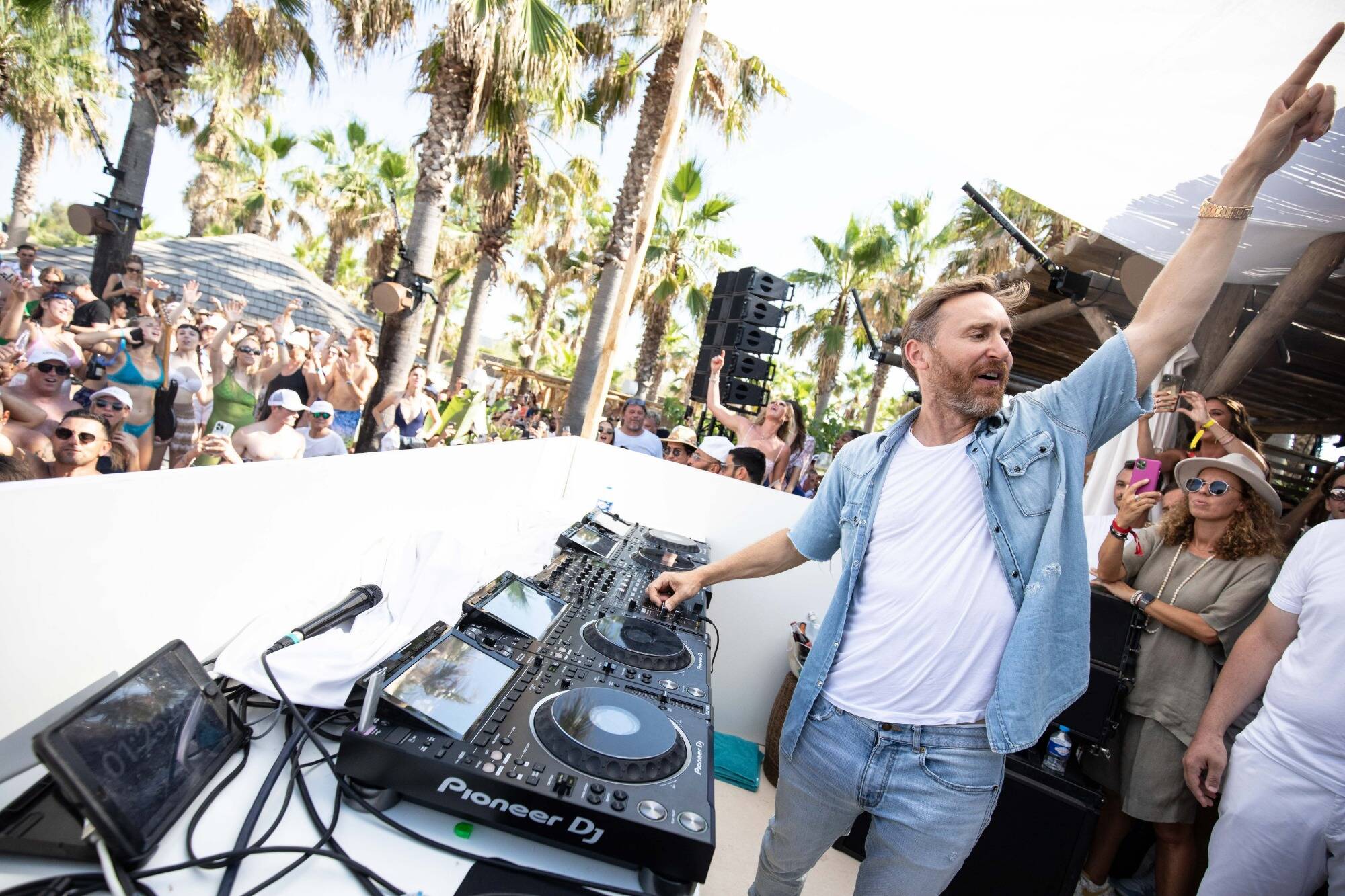 "Si vous avez la réponse vous allez me la donner": David Guetta s'étonne de ne pas avoir été appelé pour la Cérémonie d'ouverture des JO