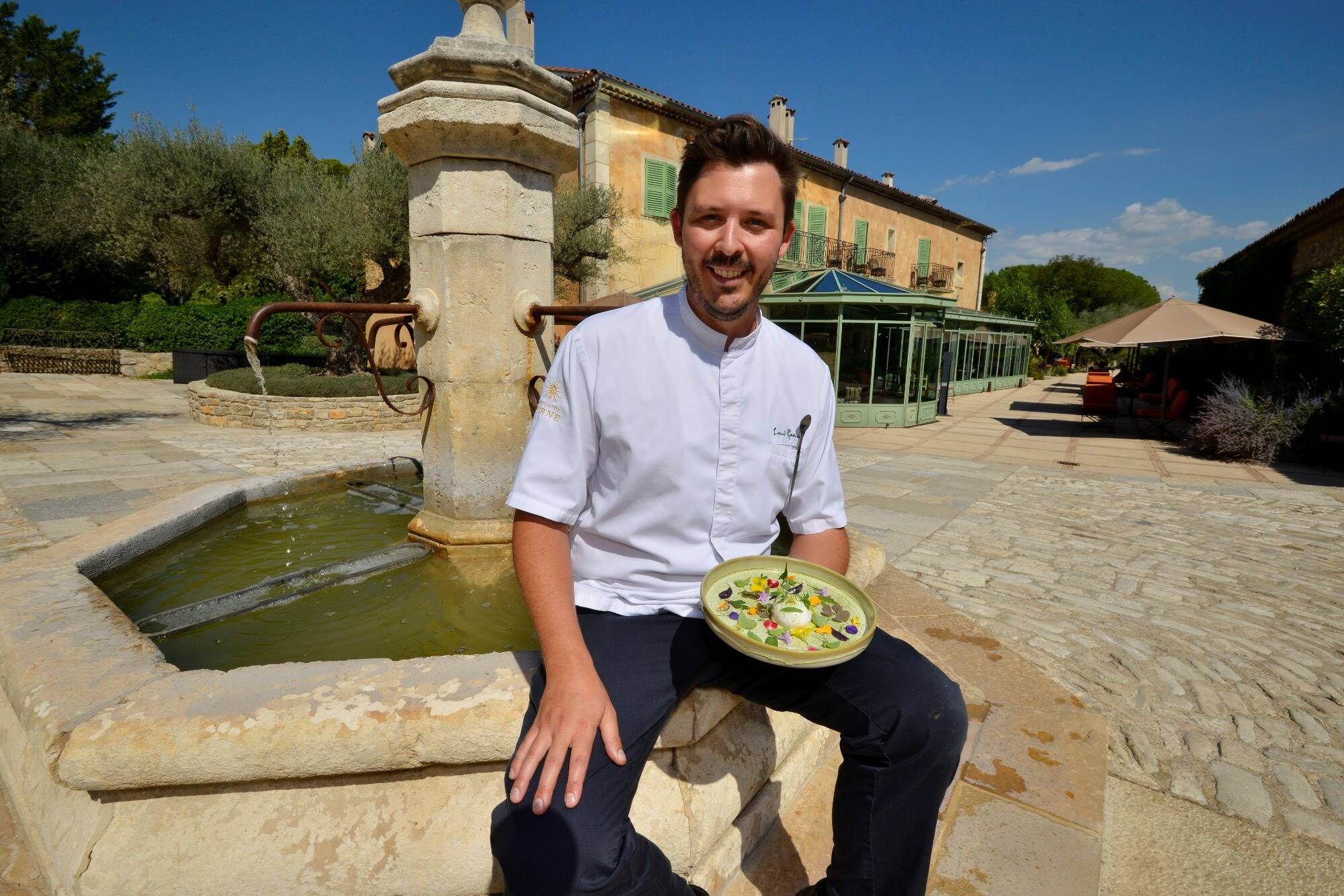 Le chef de l'étoilé du Château de Berne à Flayosc dévoile une recette autour des fleurs du jardin
