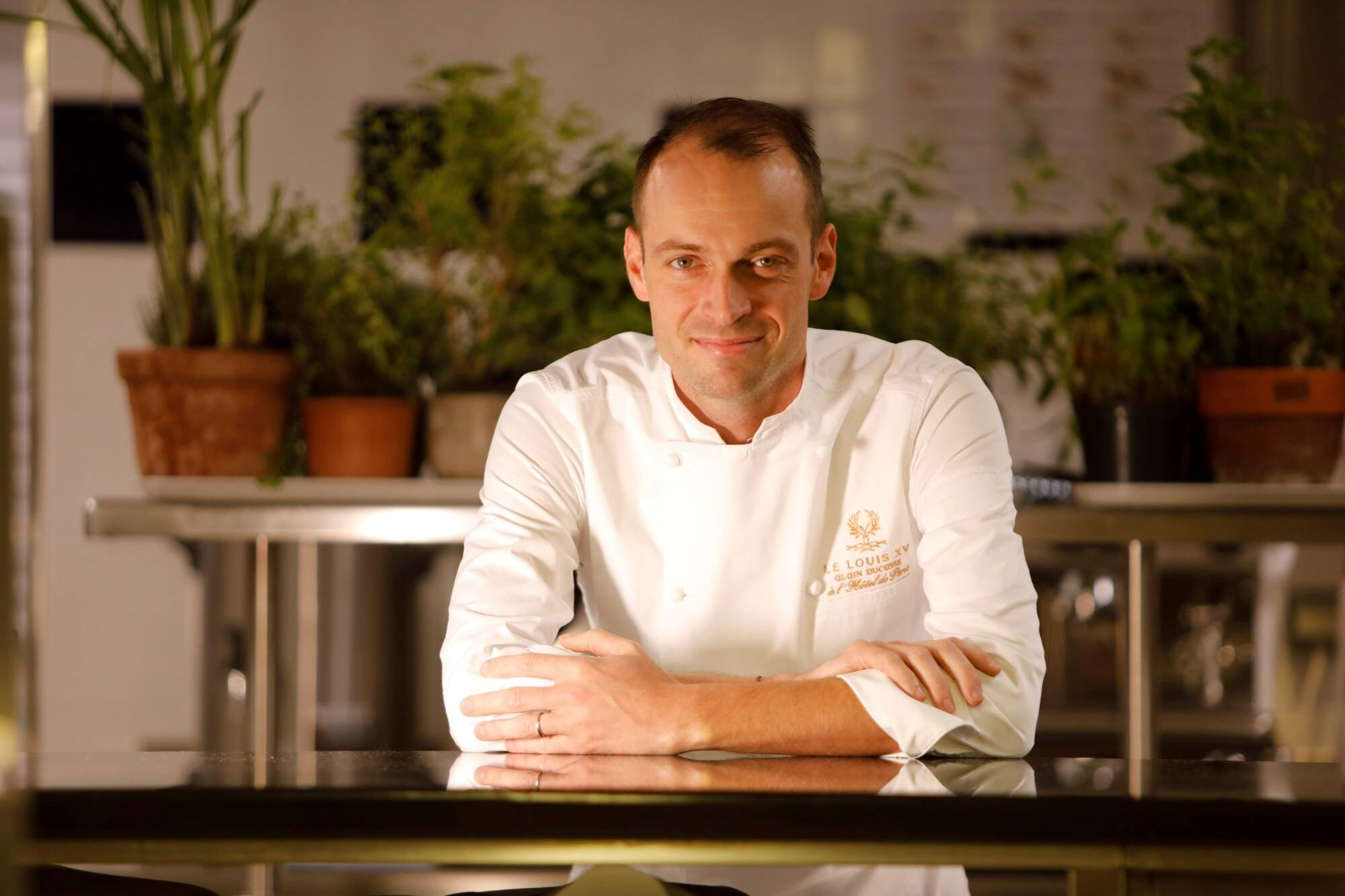 On a rencontré le nouveau chef du Louis XV à Monaco et on vous le présente...