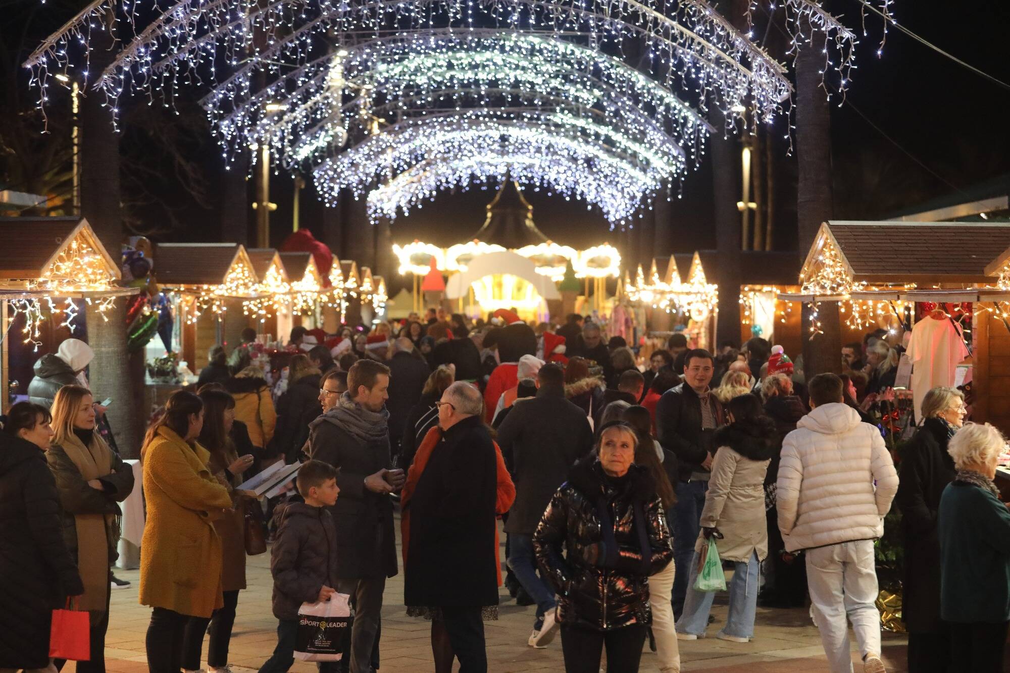 On fait le match des animations de Noël dans les villes de l'aire toulonnaise: c'est à vous de les départager