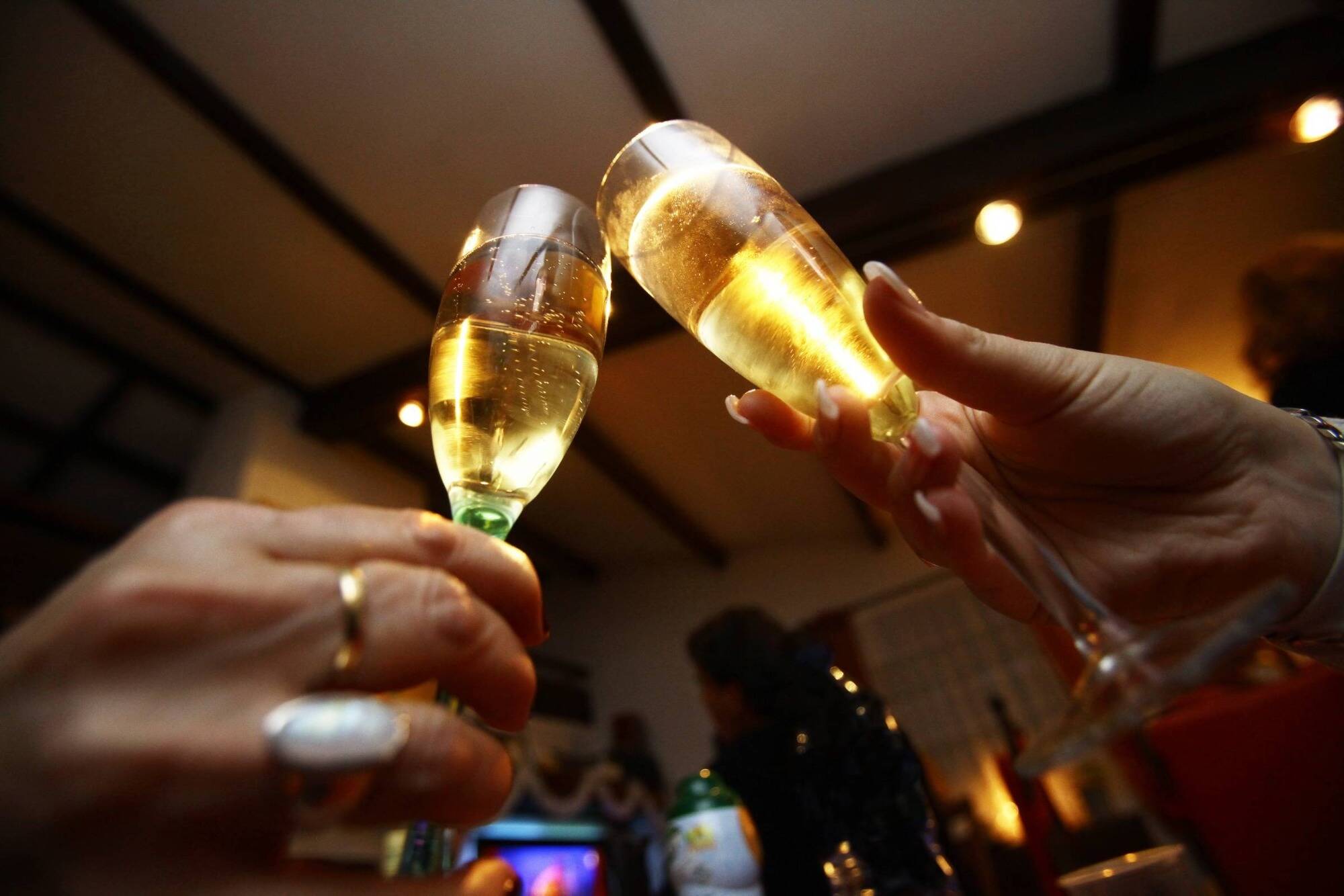 Un couvre-feu pour le Nouvel An? Le Conseil scientifique appelle à "des mesures de restriction"