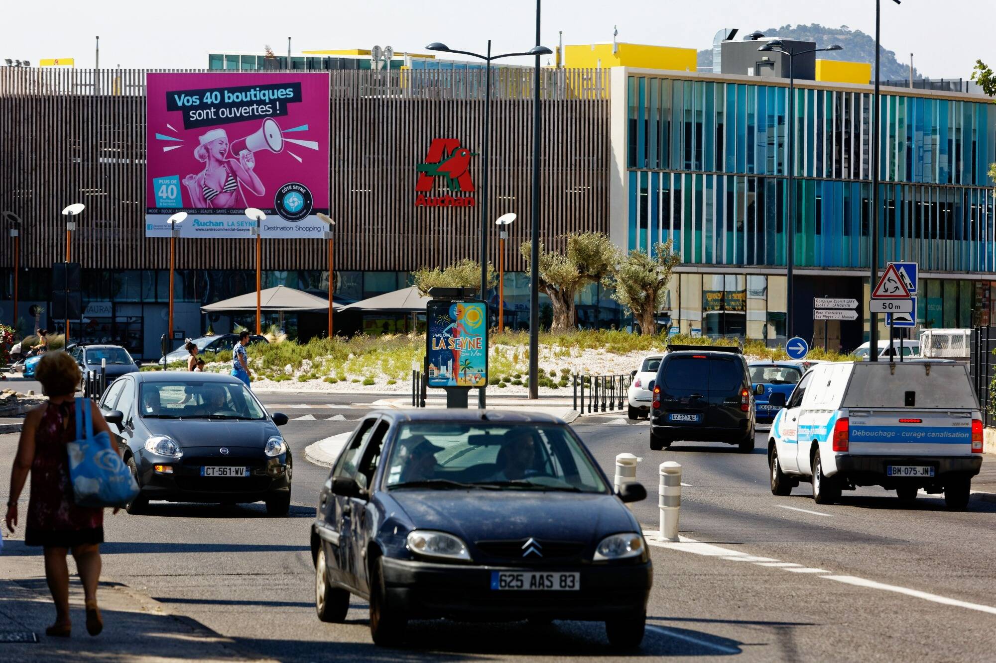 Guerre en Ukraine: Auchan assume rester en Russie, une décision justifiée "du point de vue humain"