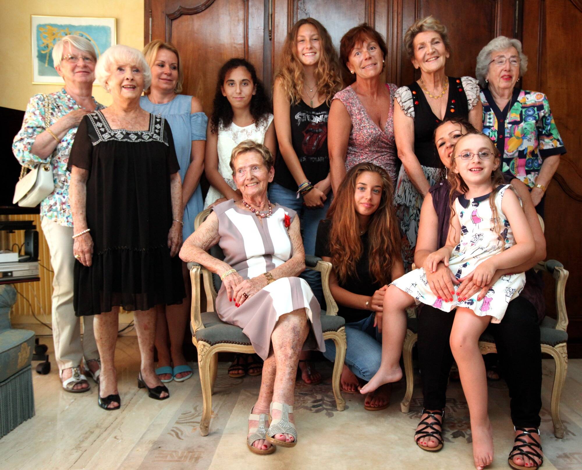 "Denise Holstein a tenu sa promesse d'honorer le devoir de mémoire": les réactions à la mort de l'une des dernières survivantes azuréennes de la Shoah