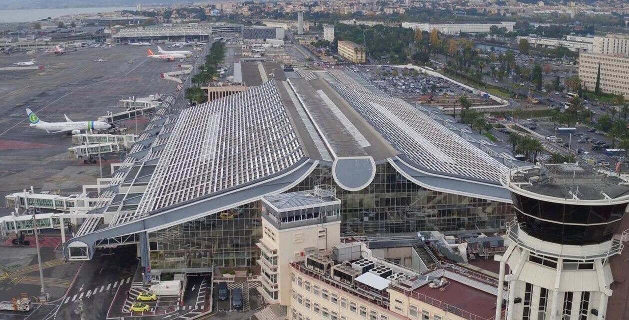 "Tout le monde était blême": un passager du vol Nouvel Air qui a failli percuter le vol EasyJet à l'aéroport de Nice raconte