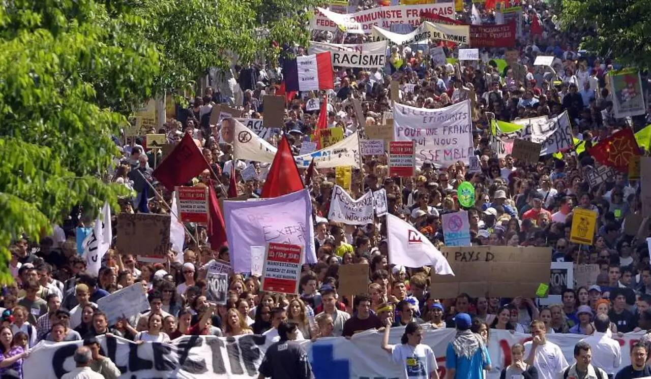 Vous aviez manifesté contre l'extrême-droite en 2002 avant le second tour de l'élection présidentielle? Plus de 20 ans après, racontez-nous