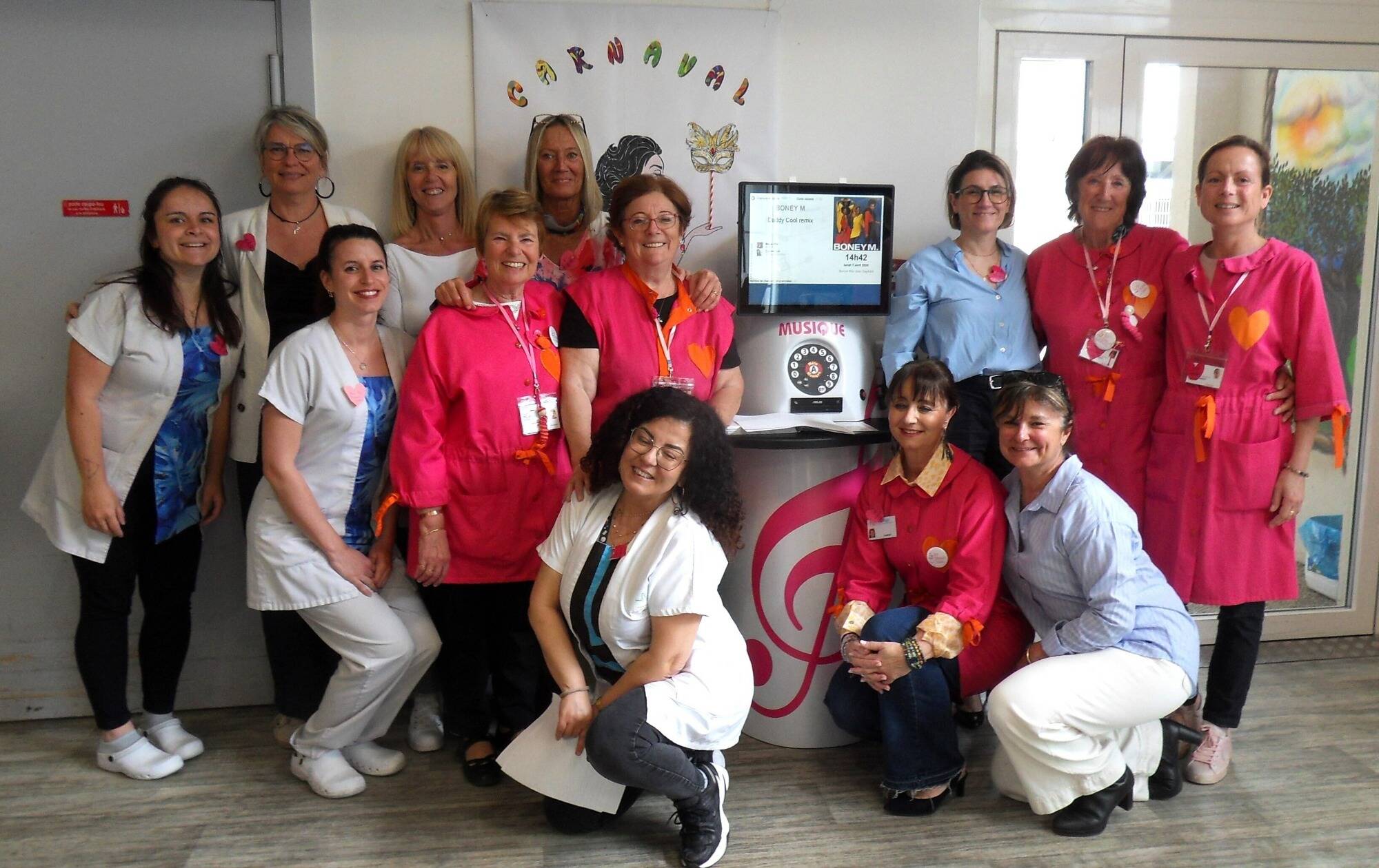 Depuis 80 ans, Les Blouses Roses embellissent le quotidien des enfants et adultes hospitalisés mais aussi des personnes âgées en Ehpad à Toulon
