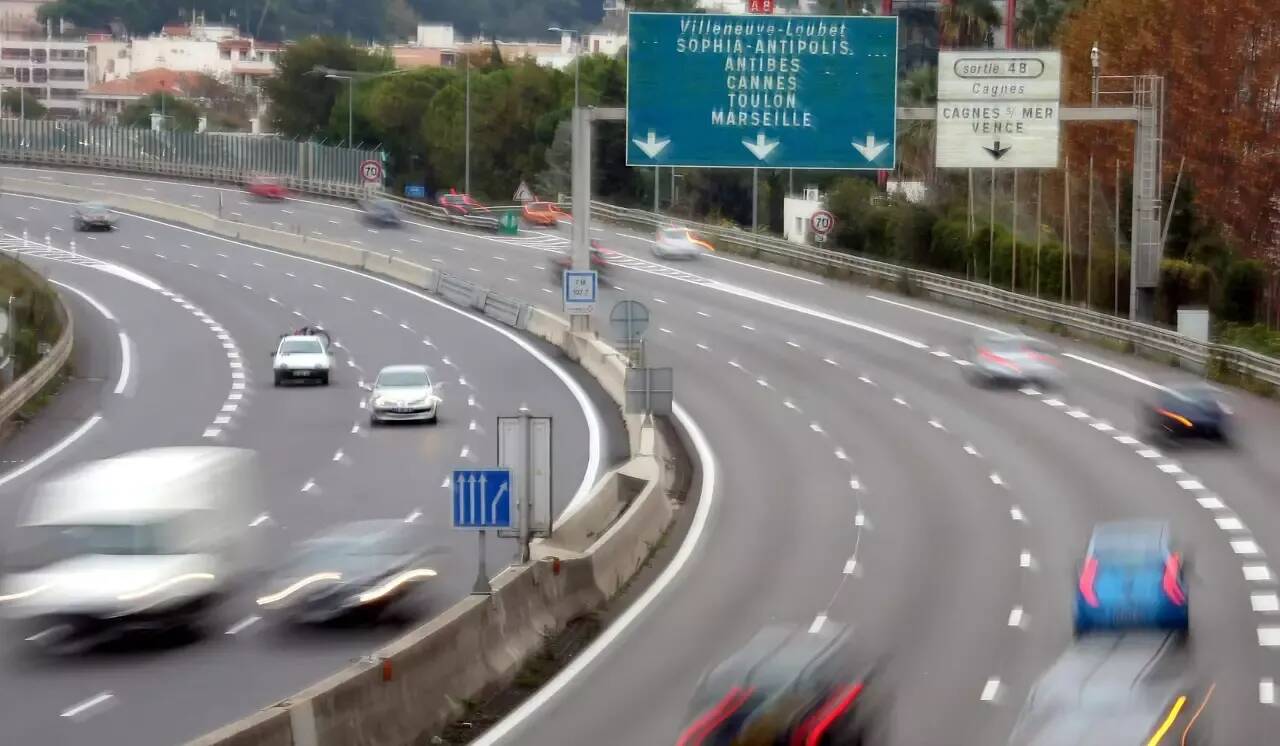 Le gouvernement souhaite que les salariés lèvent le pied au volant pour faire des économies d'énergie