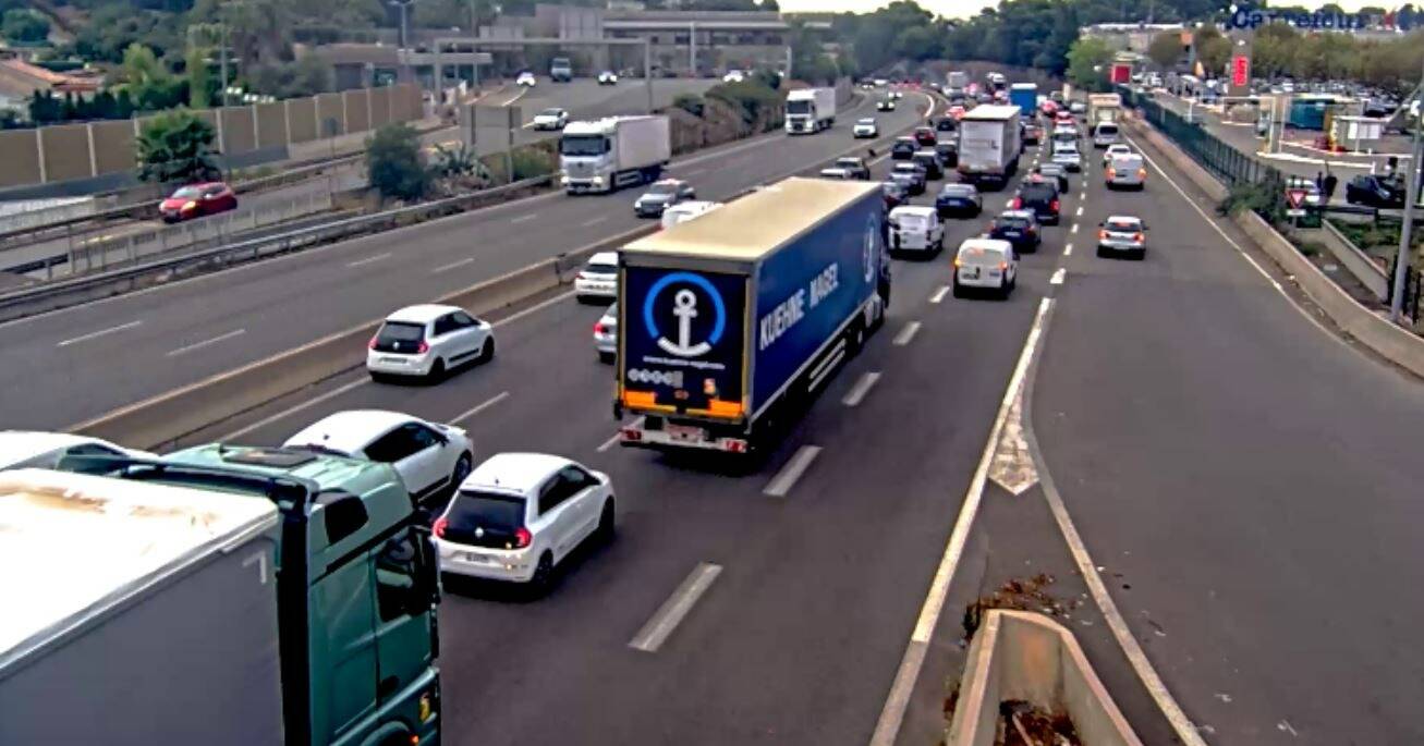 Un poids lourd en panne sur l'A8 perturbe la circulation ce mercredi, près de 10km de bouchons en cours