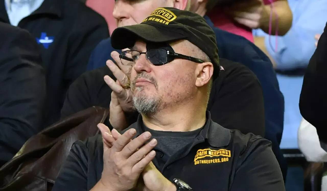 Assaut du Capitole: le chef d'extrême droite Stewart Rhodes condamné à 18 ans de prison pour "sédition"