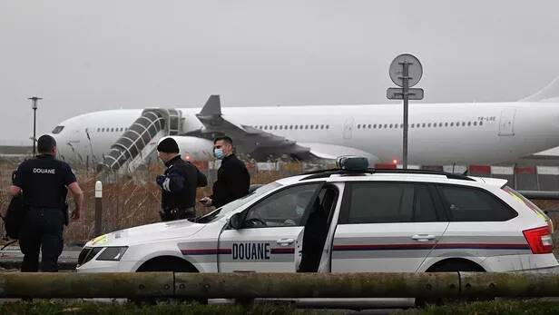 Avion immobilisé dans la Marne: la justice annule la libération de 25 ressortissants indiens