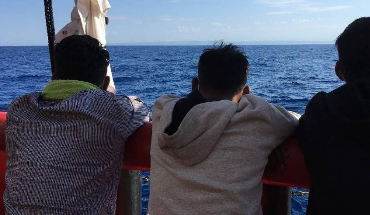 255 migranti che tentano di raggiungere l’Italia soccorsi in una sola notte nel Mediterraneo