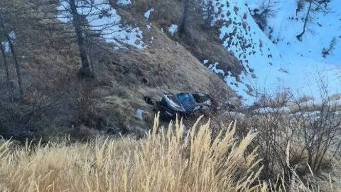 Miraculé après une chute de 50 mètres en voiture avec ses deux enfants dans les Alpes-Maritimes, il raconte