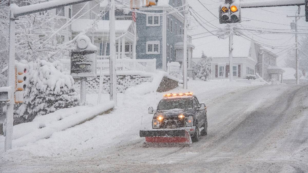 La neige prive des milliers de foyers d'électricité au Québec