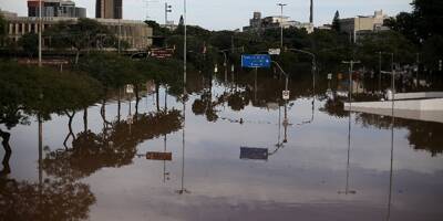 Inondations au Brésil: déjà 100 morts, la pluie interrompt les évacuations