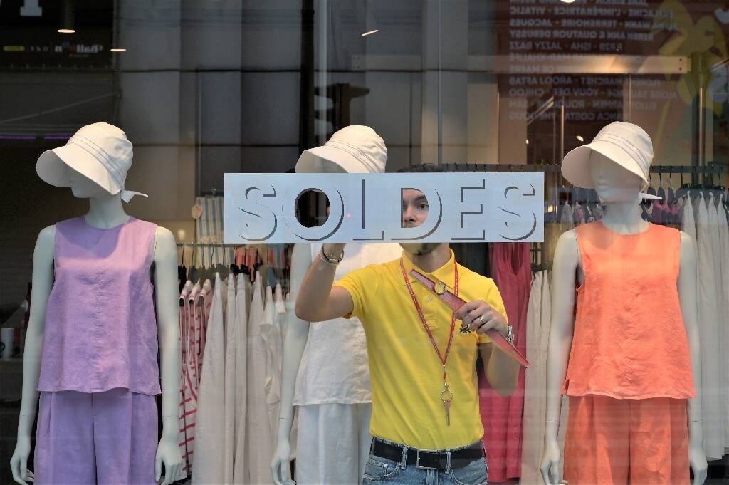 "Pas de bonne surprise" pour les soldes, moins réussis qu'en 2021