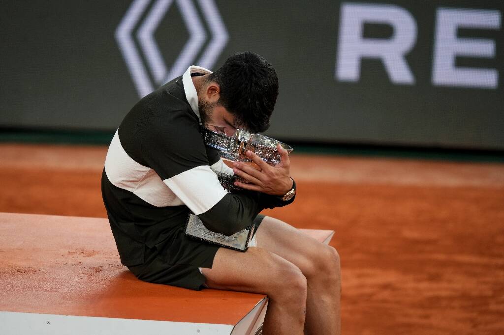 Roland-Garros: Carlos Alcaraz reste le roi au bout d'un duel épique avec le N.1 mondial Jannik Sinner