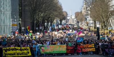 Plusieurs centaines de personnes ont manifesté à travers la France pour le climat