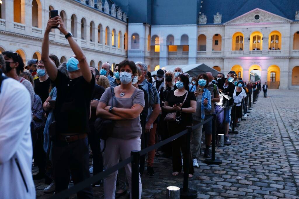 Après l'hommage national à Jean-Paul Belmondo, obsèques dans l'intimité à Saint-Germain-des-Prés