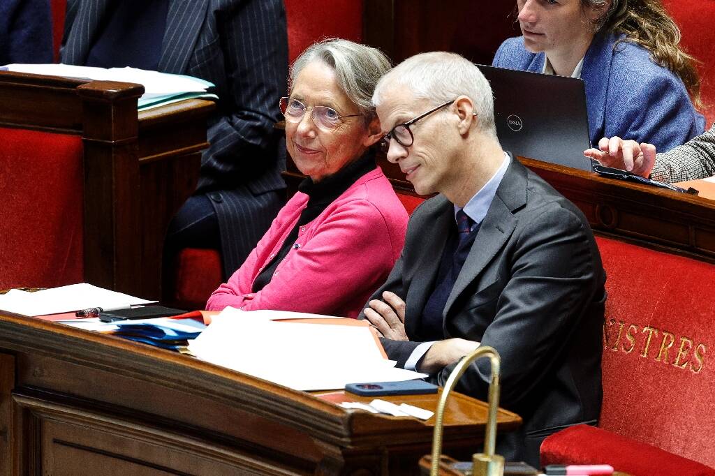 Programmation budgétaire: un 49.3 sans Elisabeth Borne attendu à l'Assemblée nationale
