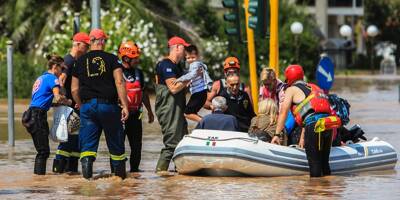 Inondations meurtrières en Grèce: les efforts des secours se poursuivent pour sauver des centaines d'habitants de villages sinistrés